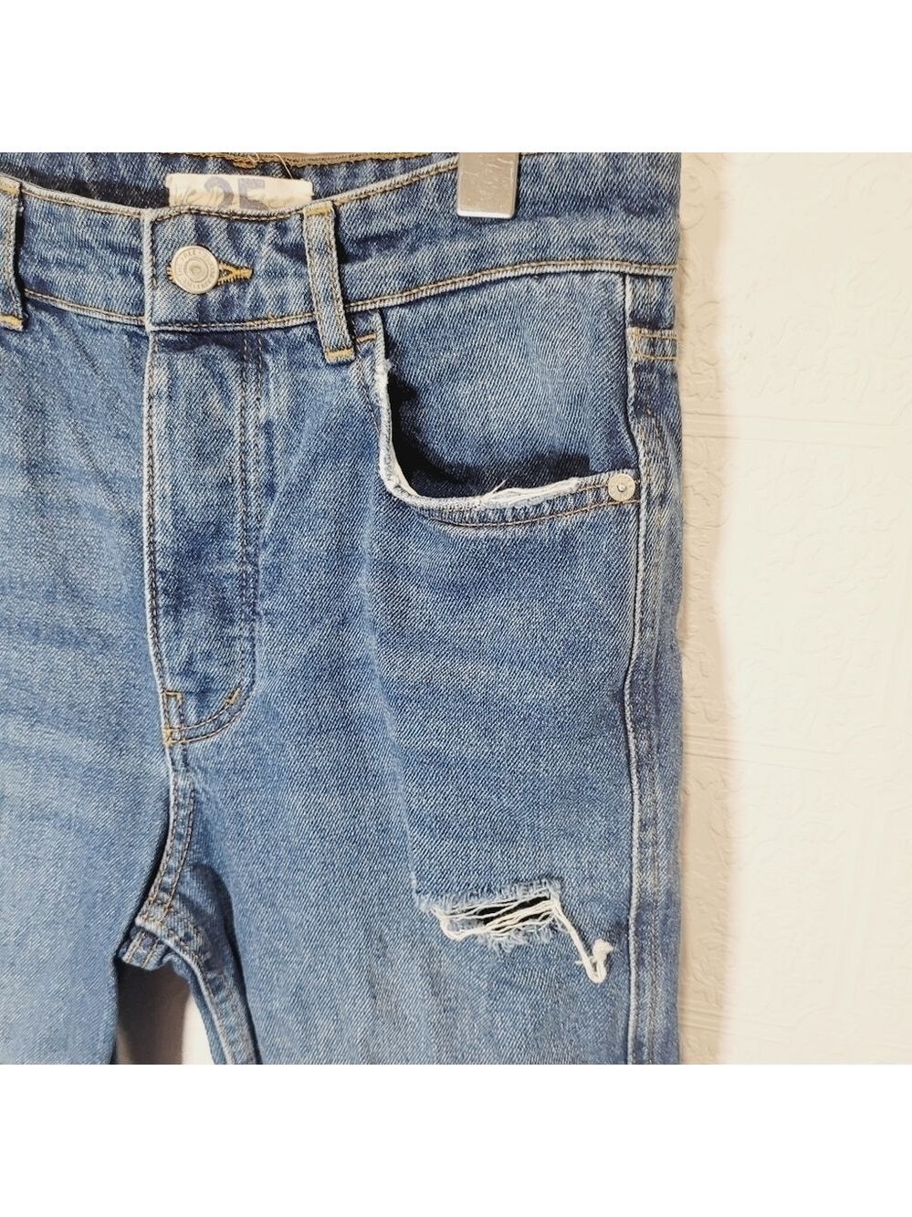 We the Free distressed button fly High rise jean - Picture 4 of 11